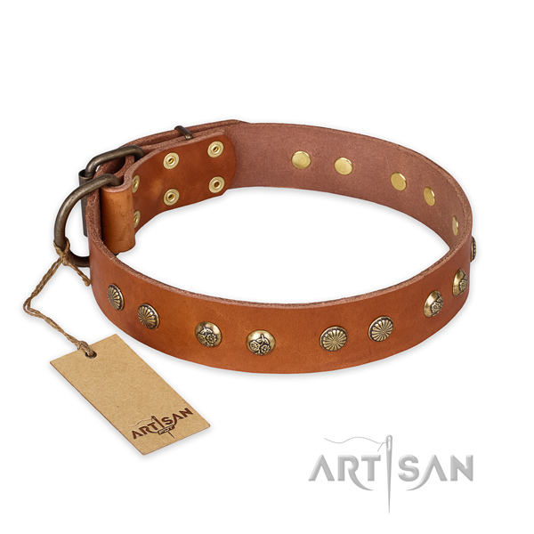 Stylish design genuine leather dog collar with durable buckle